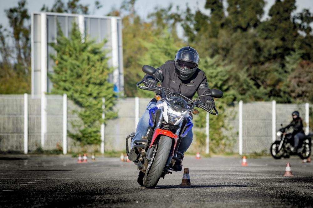 motard sur plateau